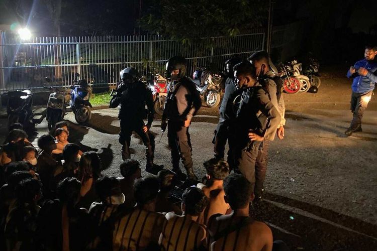 Polisi menciduk 26 remaja yang melakukan balapan liar di area Karawang International Industrial City (KIIC), Kamis (4/3/2022) sekitar pukul 01.30 WIB.