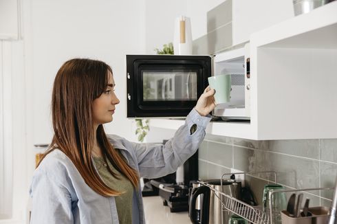 Tidak Hanya untuk Menghangatkan Makanan, Ini 5 Kegunaan Microwave yang Masih Jarang Diketahui