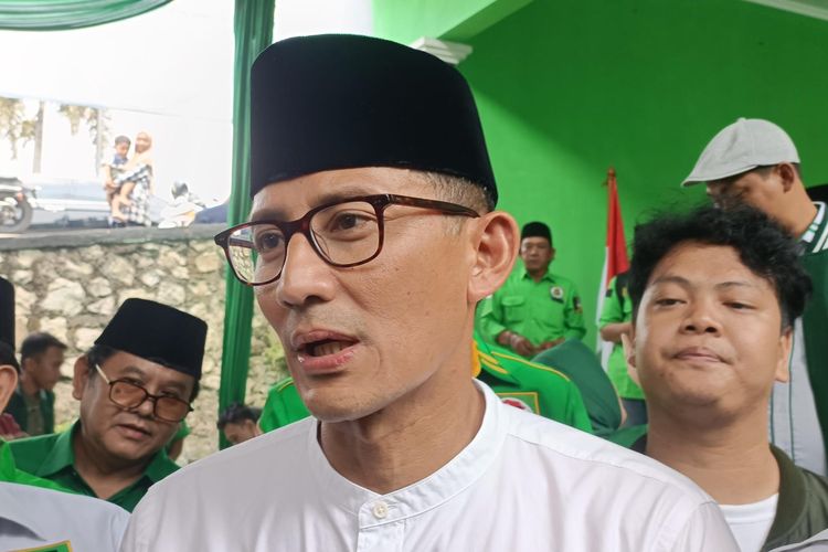 Ketua Badan Pemenangan Pemilu (Bappilu) dari Partai Persatuan Pembangunan (PPP) saat datang ke kantor Dewan Pimpinan Cabang Kota Bekasi, Jumat (25/8/2023).
