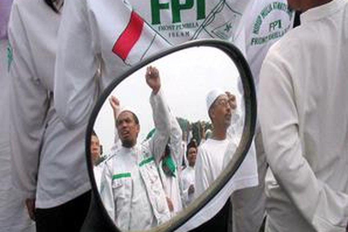 Massa Front Pembela Islam (FPI) saat berunjuk rasa di Jakarta.