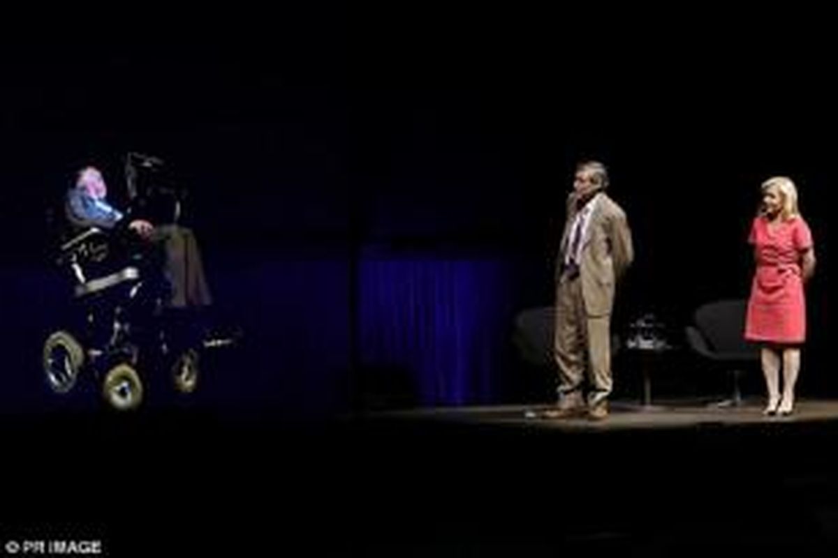 Stephen Hawking dalam bentuk hologram tiga dimensi di Sydney Opera House.