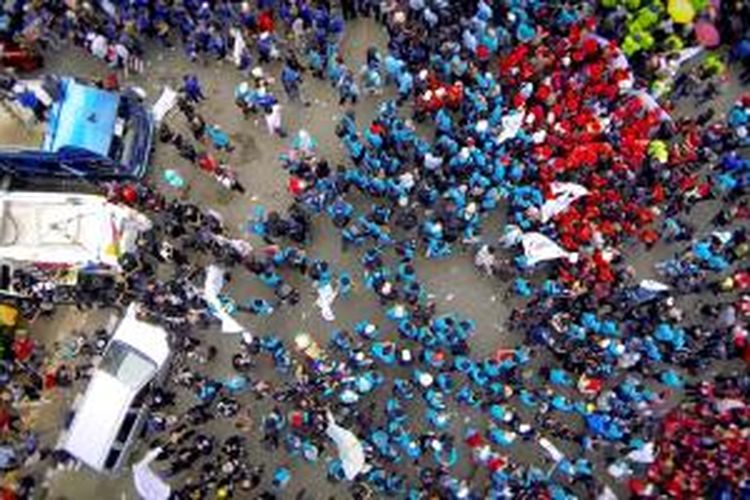 Aksi buruh di May Day (Hari Buruh) 2014 direkam dari udara menggunakan drone.