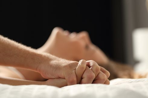 Sulit Orgasme Saat Bercinta? Coba 5 Metode Ini