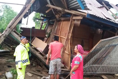 Delapan Rumah Warga di Wajo Ambruk Disapu Angin Kencang