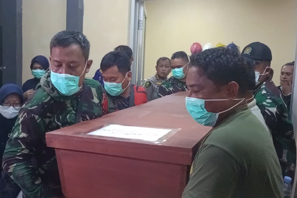 Sebanyak 9 jenazah warga sipil korban tragedi ledakan amunisi kedaluwarsa TNI AD di Garut masih berada di Ruang Kamar Mayat RSUD Pameumpeuk, Garut, Jawa Barat, sampai Selasa (13/5/2025)