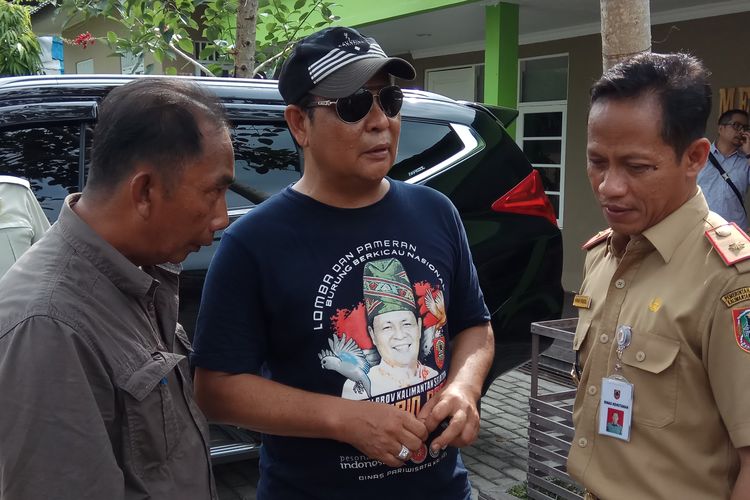 Gubernur Kalsel, Syahbirin Noor (berkacamata) usai memberikan keterangan kepada wartawan setelah Kaltim terpilih menjadi ibu kota baru menggantikan Jakarta (26/8/2019).