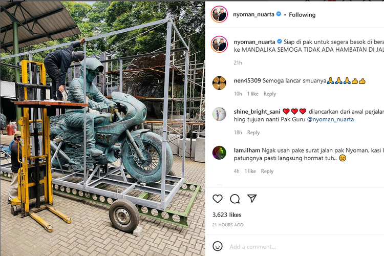 proses pengepakan patung Jokowi yang akan dikirim ke Mandalika