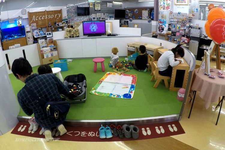 Tempat bermain anak di Shiga Daihatsu.