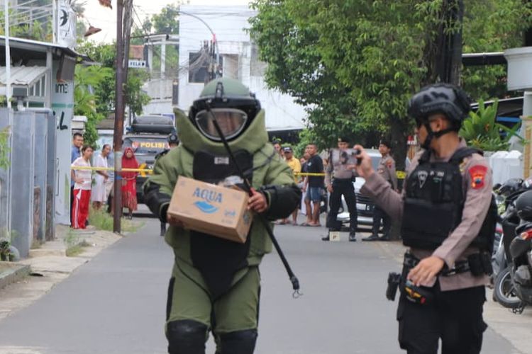 Lupa Kasih Kabar Usai Antar Paket, Siswa di Kudus Malah Bikin Gegana Turun Tangan