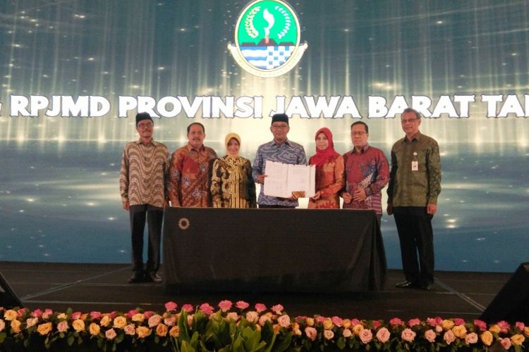 Gubernur Jawa Barat Ridwan Kamil saat menghadiri Murenbang Provinsi Jabar di Grand Ballroom Trans Luxury Hotel, Selasa (13/11/2018).