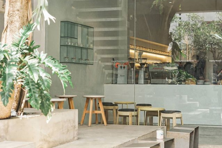 Cafe Instagramable di Bandung bernama Sawo Coffee & Roastery.