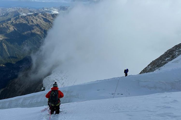 Nasib baik belum memihak empat pendaki dari Perhimpunan Penempuh Rimba dan Pendaki Gunung (Wanadri) dalam menyelesaikan misi ekspedisi Trilogi Alpen. Sebab, mereka belum berhasil mencapai puncak Mont Blanc yang memiliki ketinggian 4.807 mdpl karena faktor cuaca. 