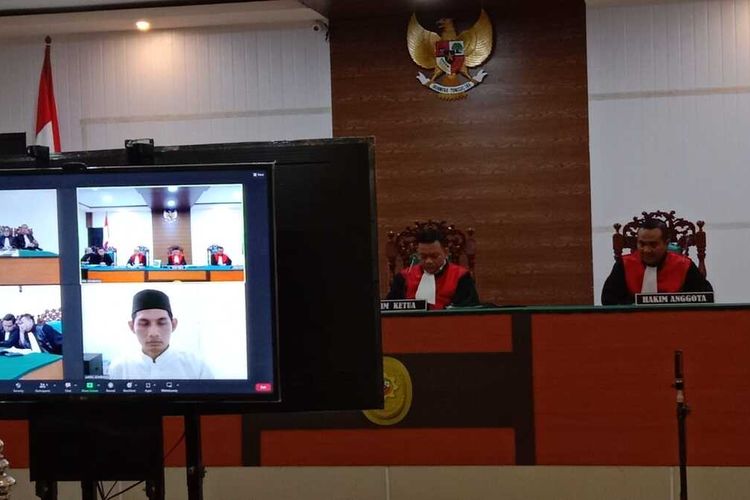 Sidang dengan terdakwa mantan peneliti Badan Riset dan Inovasi Nasional (BRIN) Andi Pangerang Hasanuddin (APH), di Pengadilan Negeri (PN) Jombang, Jawa Timur, Selasa (19/9/2023)