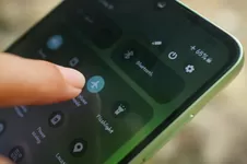 Benarkah Airplane Mode Bikin HP Lebih Cepat Terisi Saat Dicas?