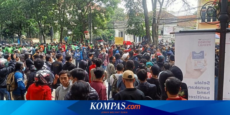 Buntut Demo Penolakan Ppkm Sejumlah Pemuda Diamankan Bawa Bom Molotov 3 Di Antaranya Reaktif Halaman All Kompas Com
