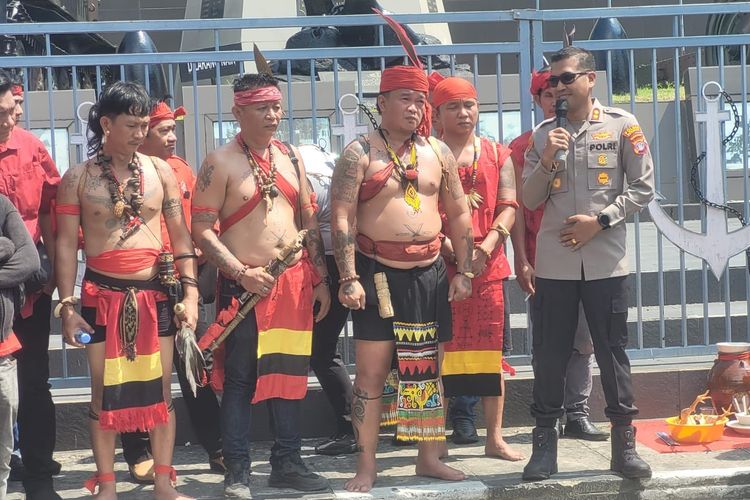Warga Dayak Gelar Ritual Adat di Nunukan, Desak Usut Tuntas Kasus Ujaran Kebencian