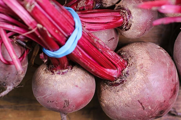 Ilustrasi buah bit, buah bit merah.
