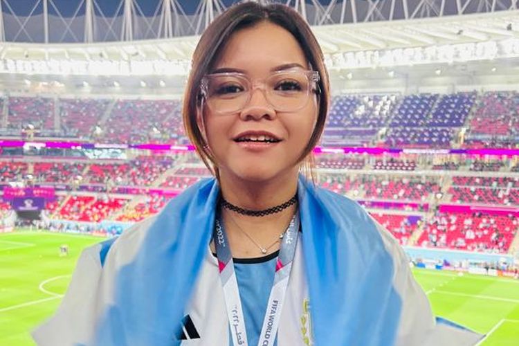 Direktur Utama PT Polana Madura Bersatu, Annisa Zhafarina Qosasi, saat menyaksikan Argentina di Piala Dunia 2022 di Qatar beberapa waktu lalu.