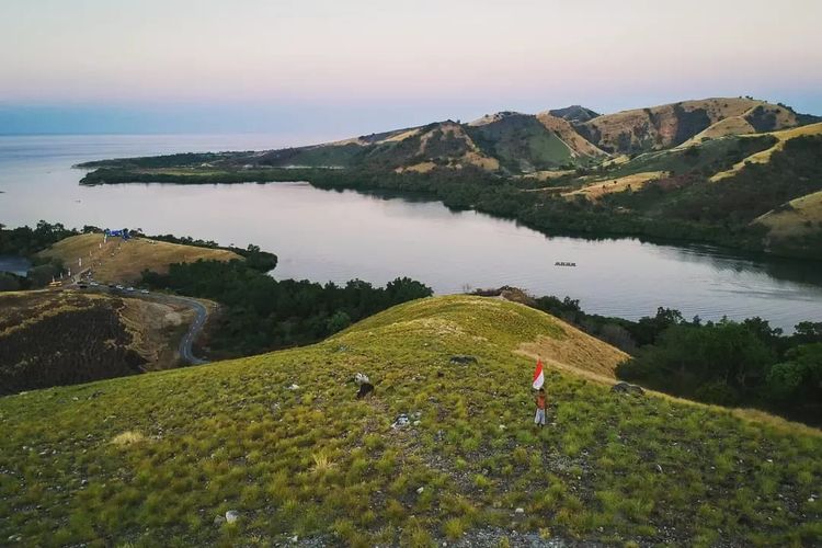 Teluk Nanga Lok, Desa Golo Lijun, Kec. Elar, Kab. Manggarai Timur, NTT terpilih masuk 10 besar nominasi Anugerah Pesona Indonesia (API) 2022. 