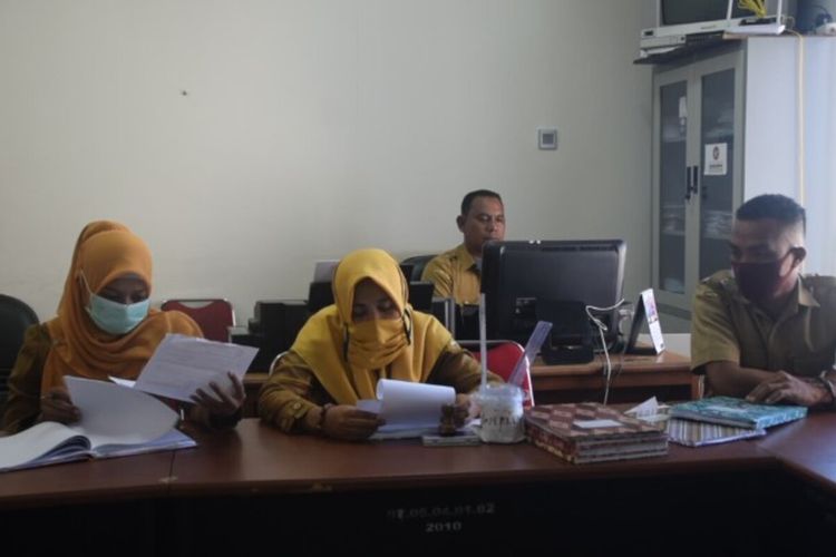 Aktivitas Kantor Bupati Buton, Sulawesi Tenggara, tetap berjalan normal seperti biasa setelah Bupati Buton, La Bakry, terkonfirmasi positif covid 19 pada kamis (6/8/2020) kemarin.