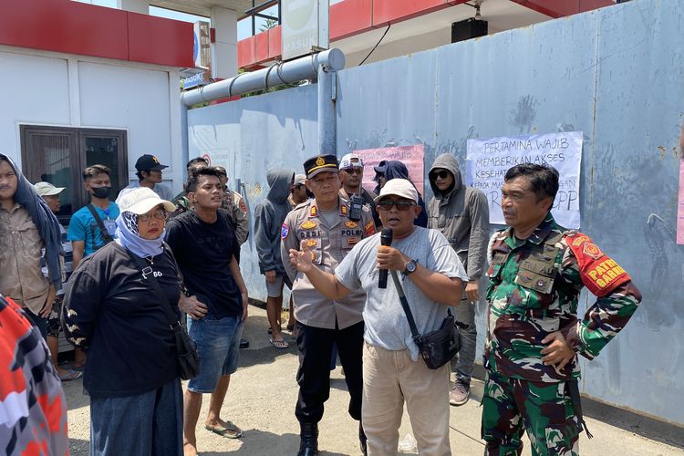 Warga Balongan Indramayu Geruduk Kantor Pertamina, Minta Bantuan Susu Diaktifkan