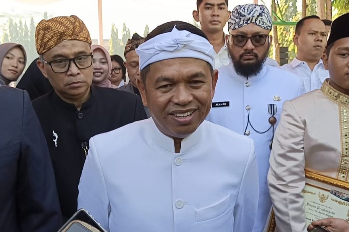 Gubernur Jabar, Dedi Mulyadi usai kegiatan Hari Pendidikan Nasional di Rindam III Siliwangi, Jalan Menado, Kota Bandung, Jumat (2/5/2025).