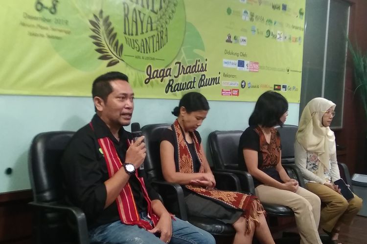Ketua Konsorsium Parara 2019 Jusupta Tarigan (kiri) menjelaskan serba-serbi terkait festival Parara 2019 di Jakarta, Jumat (29/11/2019).