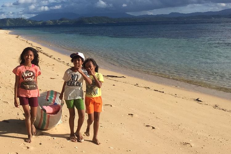 No-Trash Triangle Initiative bekerja sama dengan Seasoldier meluncurkan program pendidikan inovatif yang akan mengajarkan siswa Sekolah Menengah Pertama (SMP) di Pulau Bangka, Sulawesi Utara tentang lingkungan sekitar dan pentingnya menjaga laut.