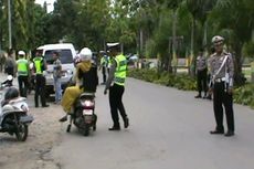 Pengendara Motor Ini Pingsan Saat Hendak Dirazia di Jalan Margonda