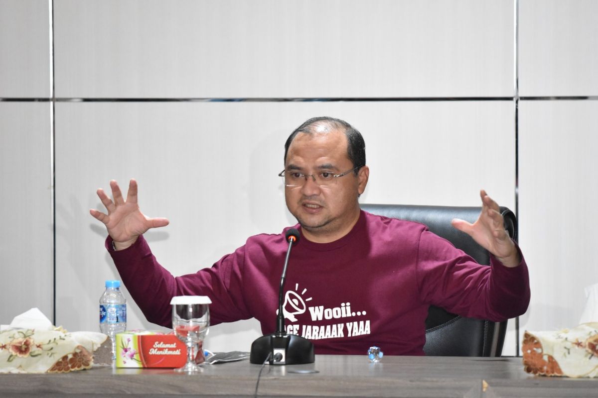 Gubernur Kepulauan Bangka Belitung (Babel) Erzaldi Rosman dalam Rapat Koordinasi (Rakor) Rencana Ekspor Perdana Cangkang Sawit ke Jepang di Ruang Rapat Tanjung Pendam, Kantor Gubernur Kepulauan Babel, Jumat (24/7/20).
