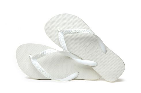 Dion Lee Bawa Sandal Havaianas ke 