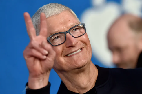 iPhone 15 Melempem, CEO Apple Sambangi China 