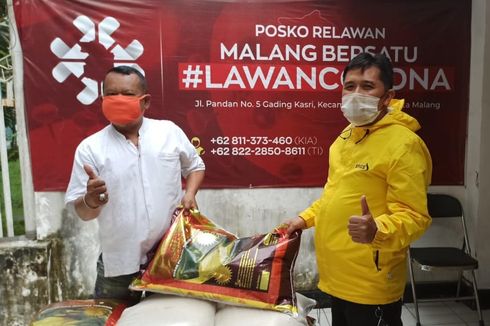 Waketum PSSI Serahkan 1,5 Ton Beras untuk Perangi Corona di Malang