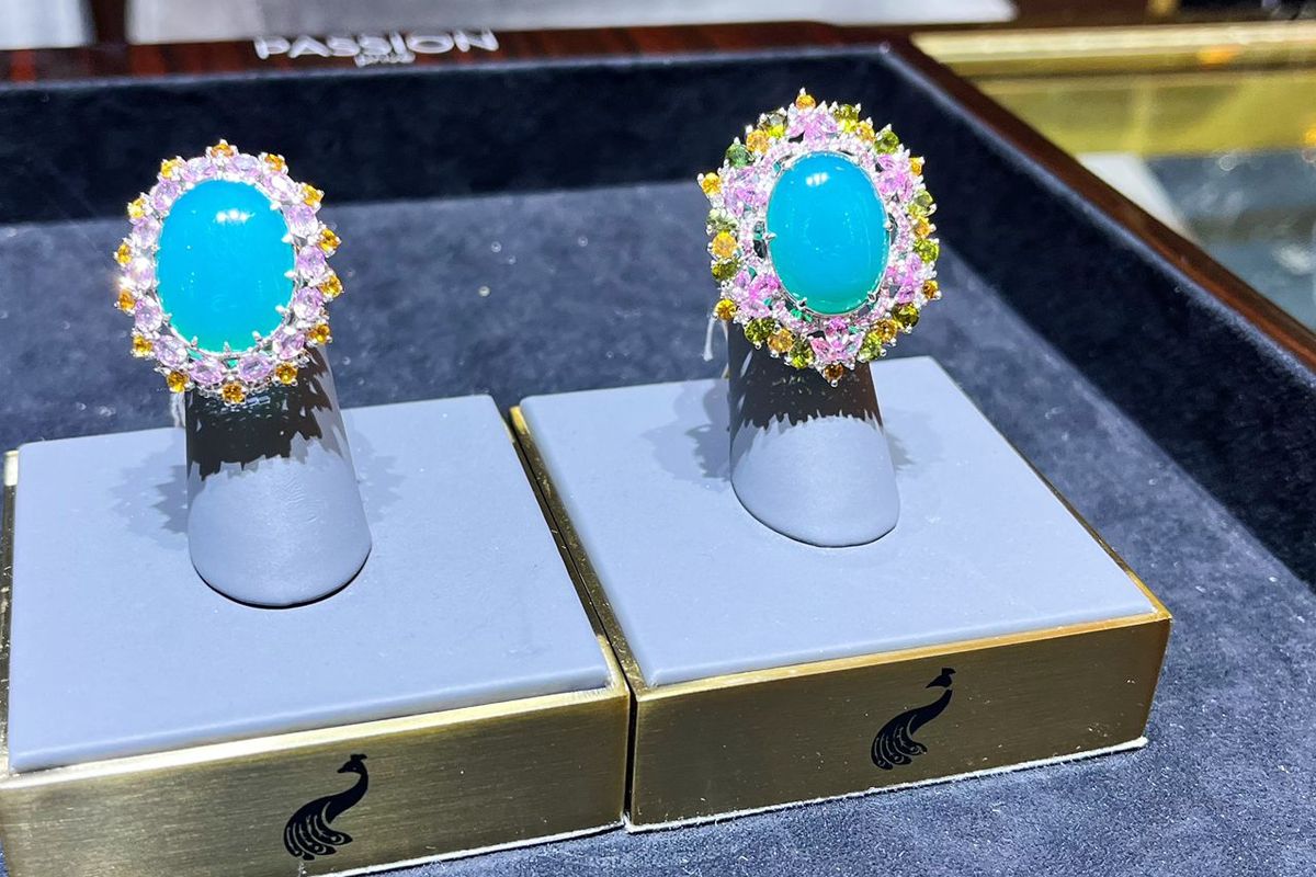Tampilan Batu Bacan pada perhiasan, terlihat menawan dengan warnanya nan hijau kebiruan