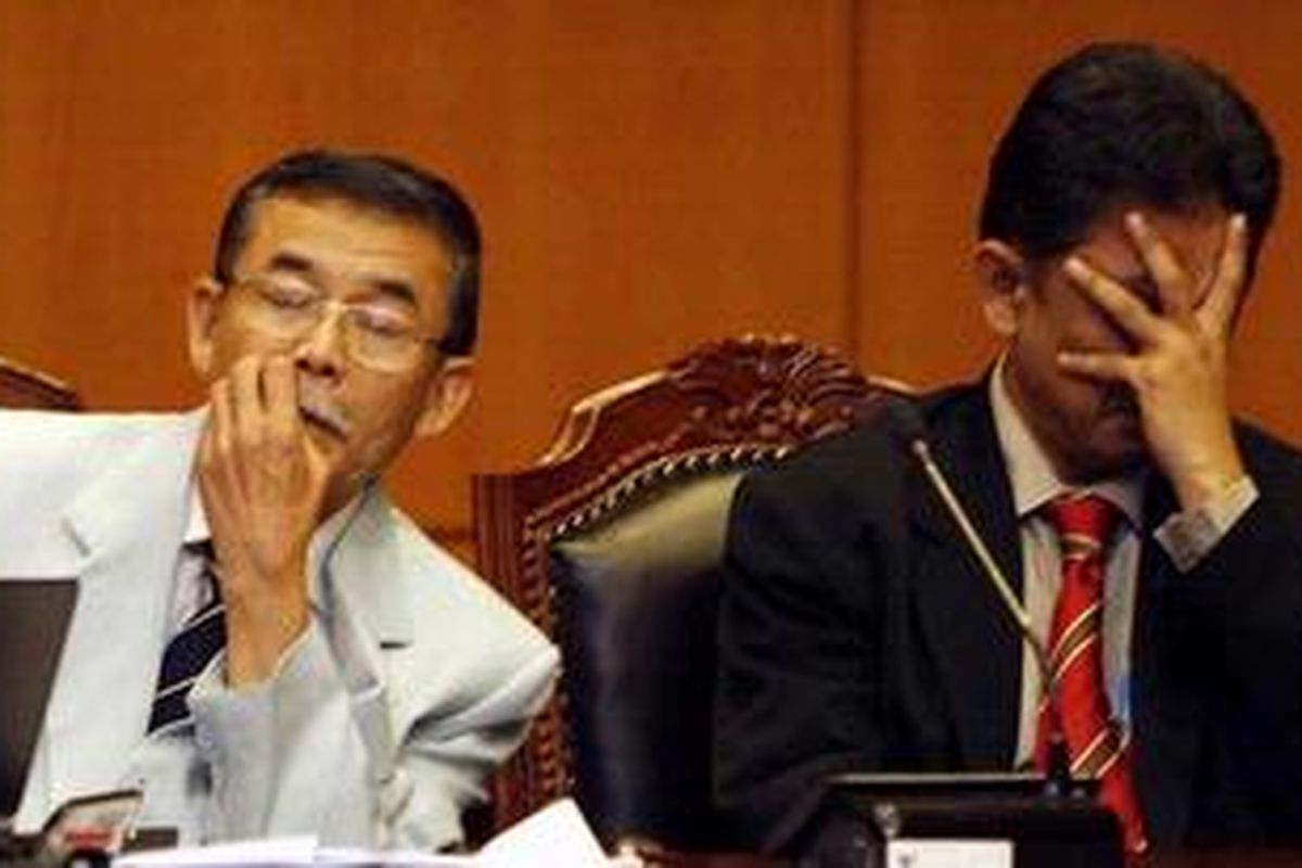 Bibit Samad Riyanto (kiri) dan Chandra Hamzah (kanan).