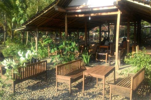 Geblek Pari di Yogyakarta, Restoran Tradisional Tepi Sawah