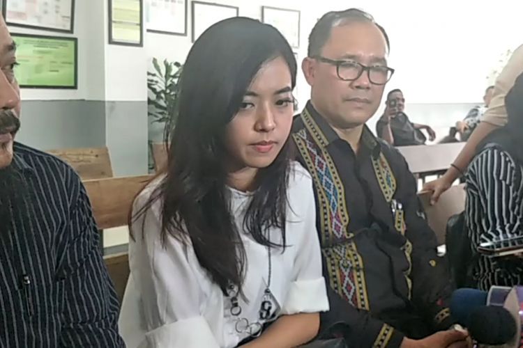 Yeslin Wang saat hadiri sidang perceraiannya dengan Delon di Pengadilan Negeri Jakarta Barat, Senin (27/8/2018).