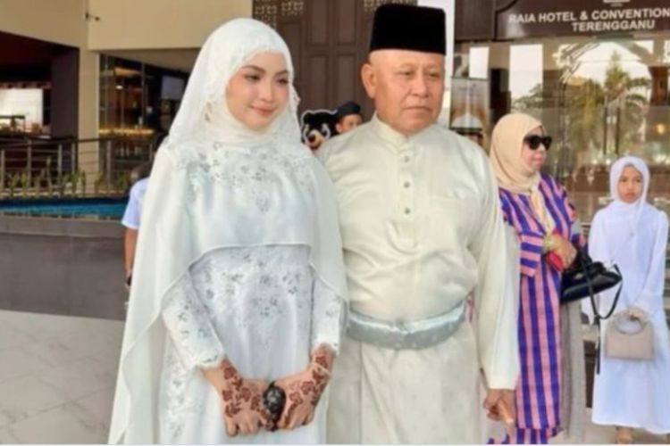 Legenda Sepak Bola Malaysia Berusia 72 Tahun Menikah dengan Perempuan 20 Tahun