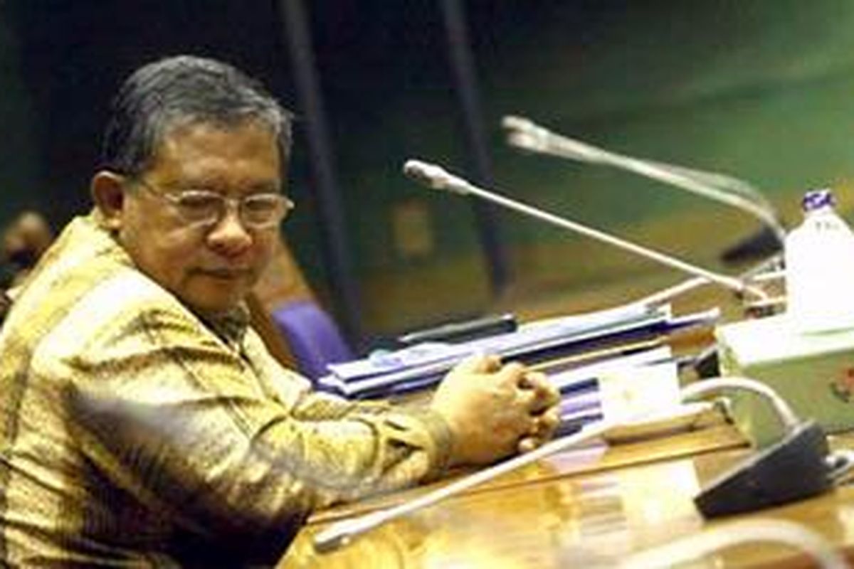 Darmin Nasution saat mengikuti fit and proper test calon Gubernur Bank Indonesia di Komisi XI DPR RI, Jakarta, Kamis (22/7/2010)