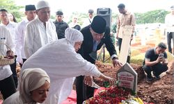 Upacara Penghormatan Kedinasan Iringi Pemakaman Anggit Bima Wicaksana, Anggota TEP yang Gugur di Papua