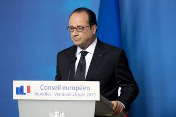 Presiden Perancis Francois Hollande, Jumat (26/8/2015), memberikan keterangan di dalam jumpa pers terkait serangan terduga teroris ke sebuah pabrik gas.