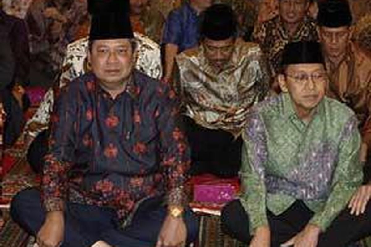 Susilo Bambang Yudhoyono dan Boediono pada acara berbuka puasa bersama pengurus Kadin di JCC, Kamis (10/9) sore. 