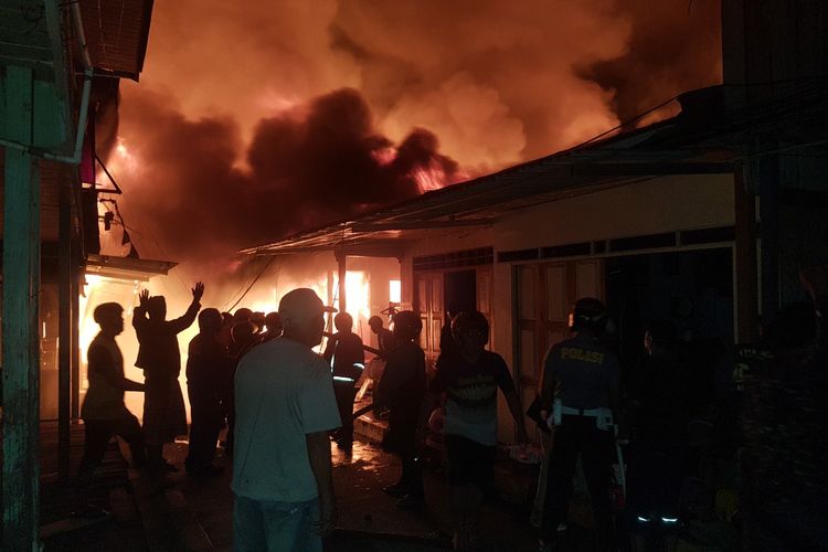 Tragedi kebakaran dermaga tradisional Inhutani Nunukan Kaltara (10/1/2021), sekitar 67 bangunan ludes terbakar, diduga dilakukan oleh orang tak waras yang bermasalah dalam rumah tangga 