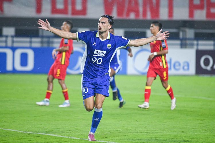 Selebrasi penyerang Persib Bandung, Andrew Jung, usai mencetak gol ke gawang Selangor FC pada pekan ketiga Grup G ACL 2 2025-2026, Kamis (23/10/2025).