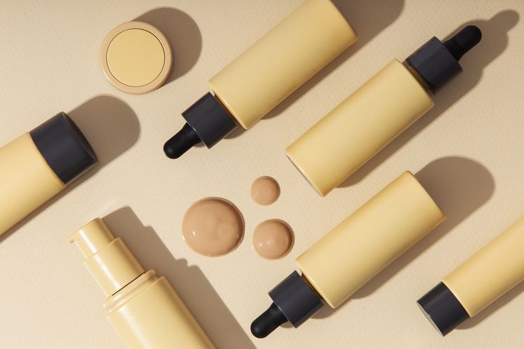 Perbedaan Concealer dan Foundation