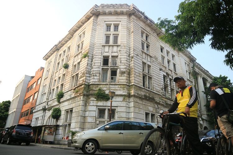 Gedung Chartered Bank of  India, Australia, and China (eks Bank Bumi Daya) di kawasan Kota Tua, Jakarta, Sabtu (9/7/2017).