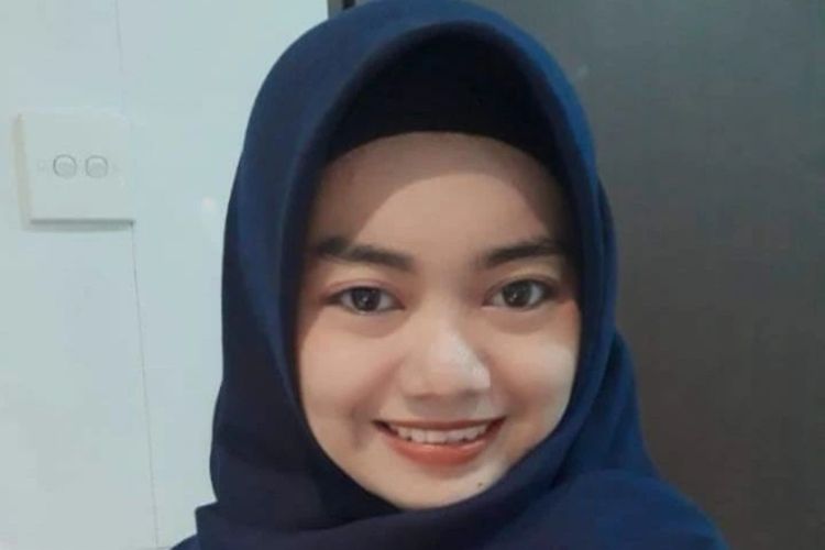 Dini Nurdiani, gadis 27 tahun sudah 15 hari tidak pulang ke rumahnya di Jalan Flamboyan, Rawa Buaya, Cengkareng, Jakarta Barat. 