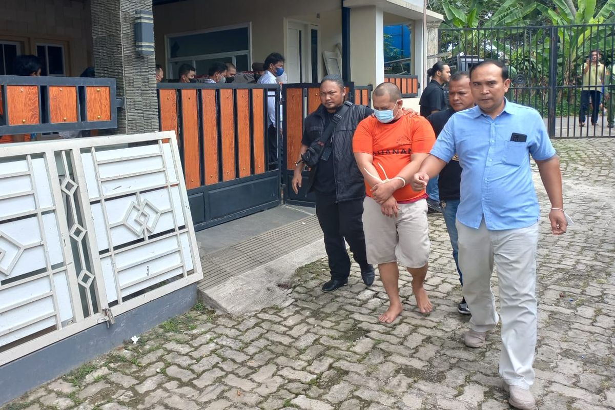 Polres Metro Depok menggelar prarekonstruksi kasus pembantaian anak dan istri di Perumahan Pondok Jatijajar Depok pada Rabu (9/11/2022).