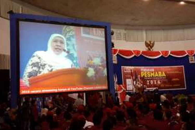 Menteri Sosial RI Khofifah Indar Parawansa saat menghadiri pembukaan Pengenalan Studi Mahasiswa Baru (Pesmaba) Universitas Muhammadiyah Malang, Senin (5/9/2016)