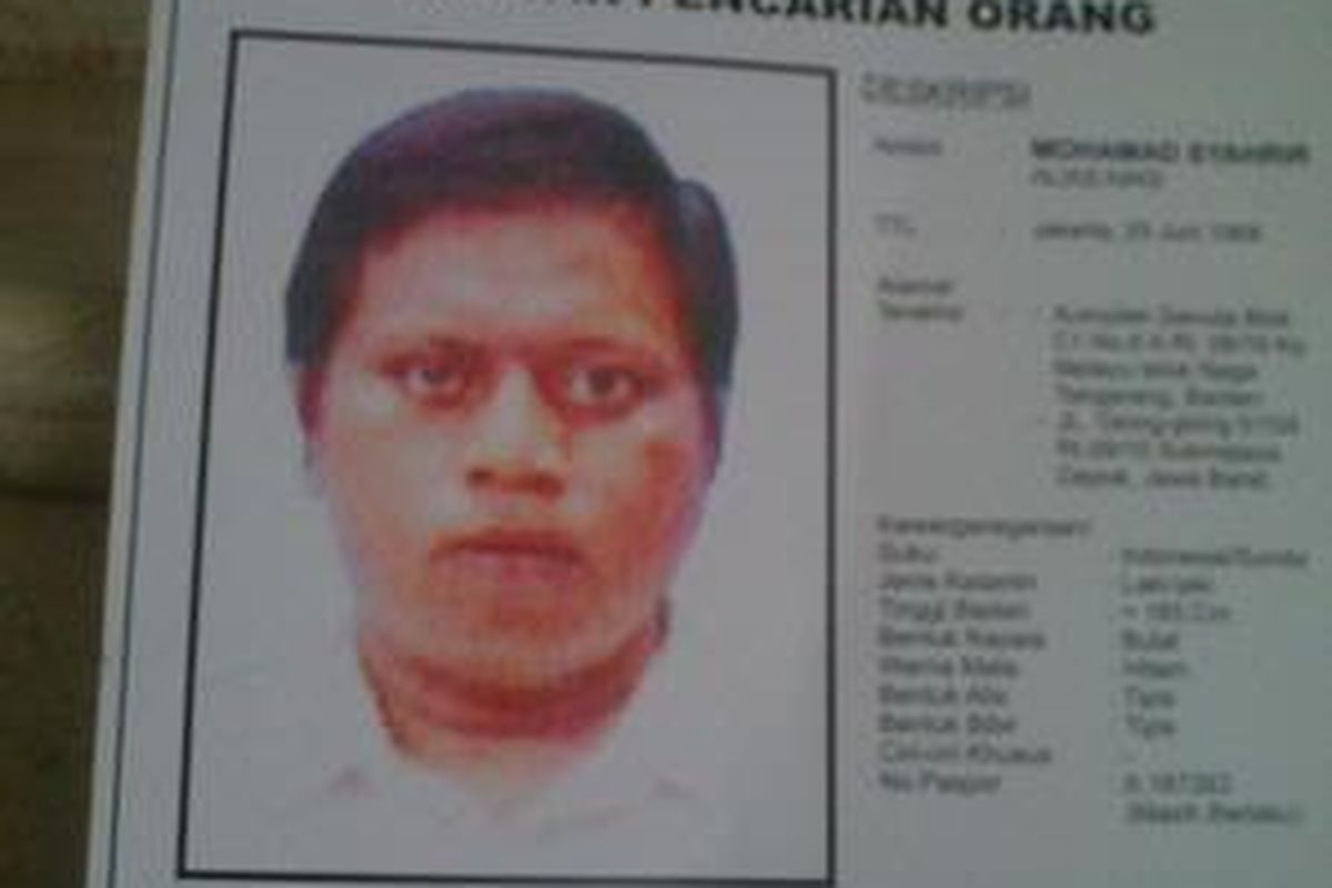  Mohamad Syahrir alias Aing, pria kelahiran Jakarta 25 Juli 1968 ini bersuku bangsa Sunda. Mohammad Syahrir mempunyai ciri fisik tinggi badan 165 cm, bentuk kepala bulat, warna mata hitam, bentuk alis tipis, bentuk bibir tipis. Pria tersebut tidak mempunyai ciri khusus. Mohamad Syahrir memiliki paspor dengan no. A. 167383, nomor paspor tersebut masih berlaku. Pria tersebut memiliki dua alamat terakhir di Komplek Garuda Blok C1 No. 6 Rt. 06/16 Kp. Melayu Teluk Naga, Tangerang Banten. Alamat ke dua di Jl. Giring-giring II/04. Rt. 09/10 Sukmajaya. Depok Jakarta, Barat. 